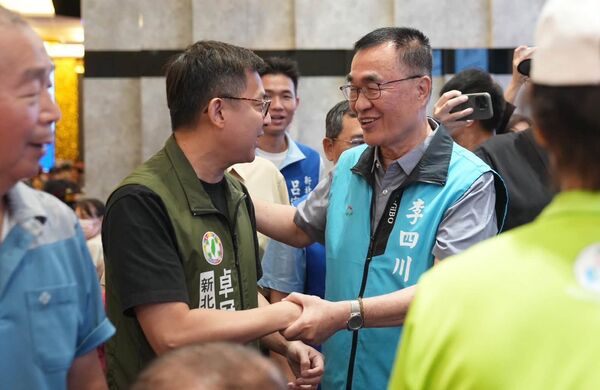 李四川酸逃走 卓冠廷握手「圓夢」：大事記不清、心心念念跟我敬酒