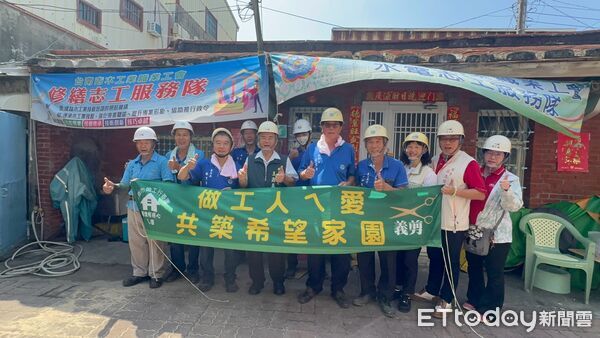 ▲台南市做工行善團13日兵分兩路,前往官田區及南區協助弱勢家庭修繕房屋。(記者林東良翻攝,下同)