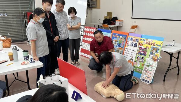 ▲台南市消防局東山分隊前往東山區農會辦理防火防災宣導，提升民眾面對突發事故的應變能力。（記者林東良翻攝，下同）