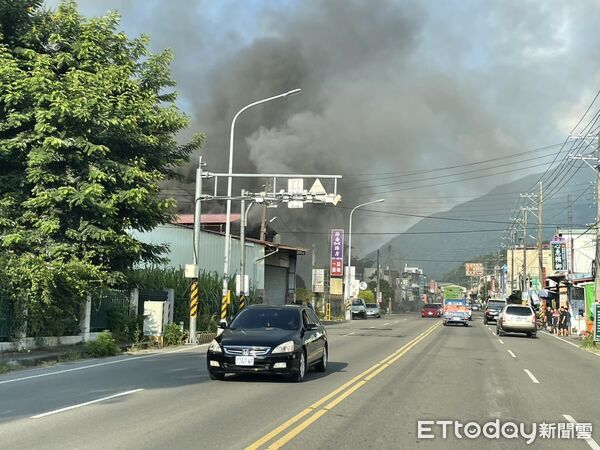 ▲埔里鎮中山路一段222號農機行下午發生住宅火警。（圖／記者高堂堯翻攝）