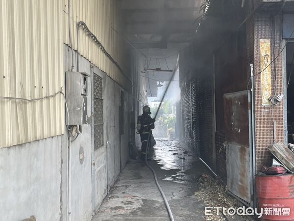 ▲埔里鎮中山路一段222號農機行下午發生住宅火警。（圖／記者高堂堯翻攝）