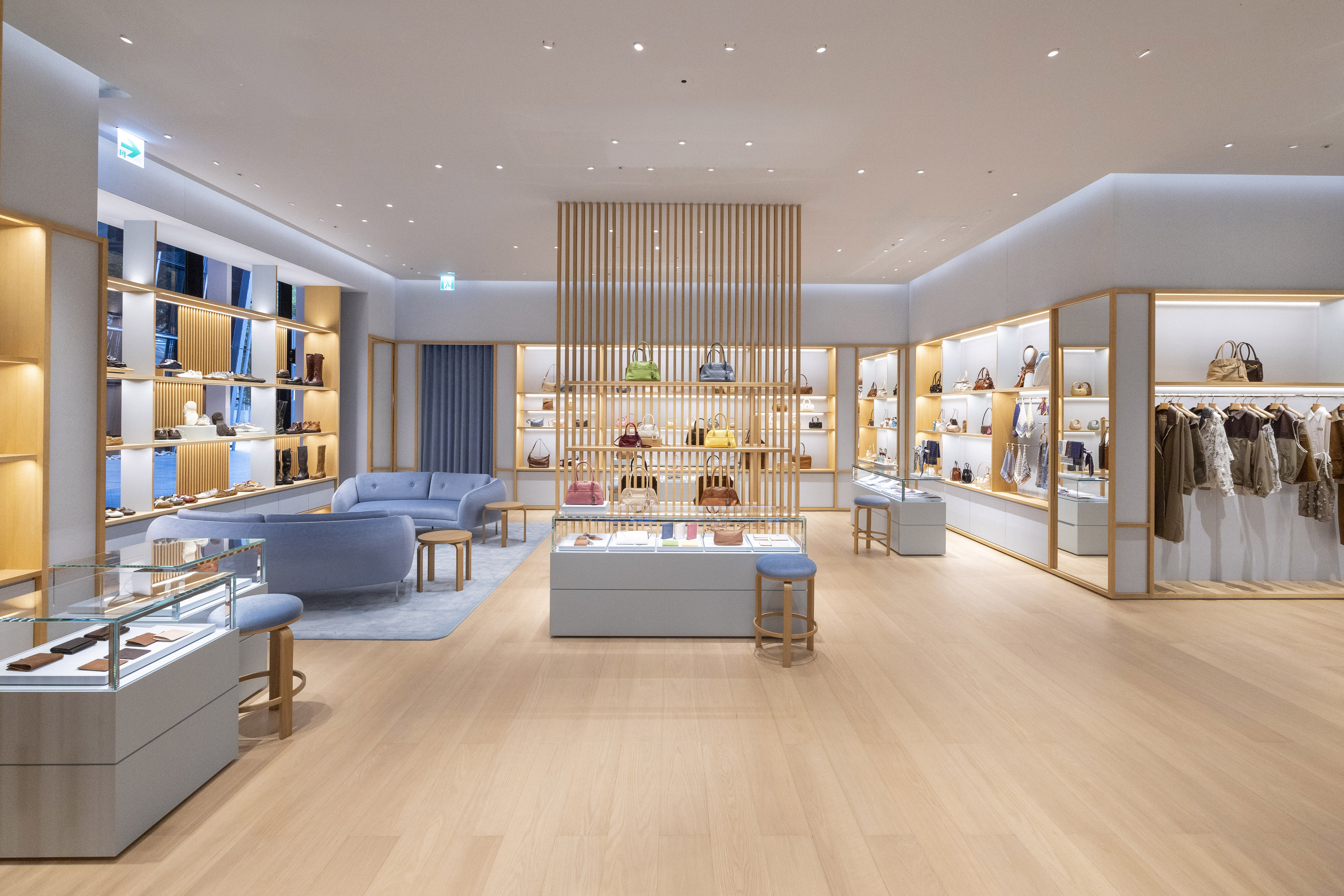 ▲▼ Miu Miu全台最大店微風南山必逛重點 。(圖/品牌提供)