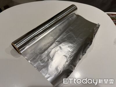 鋁箔紙用「霧面」接觸食物!營養師:有機會減少沾黏