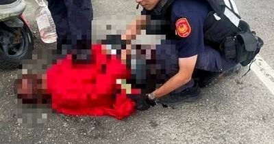台南麻豆赤腳男持刀街頭問「有錢無」　連砍2婦再衝警遭轟腿制伏