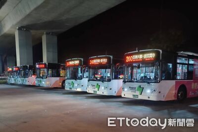 快訊／台中公車男乘客突掏菜刀　運將衝派出所「頭撞玻璃」濺血