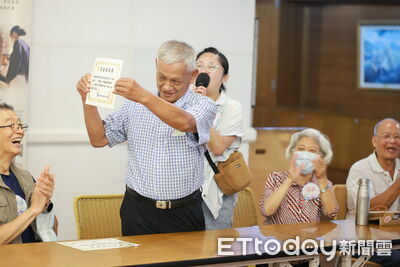 陪一段路拉一把 !社會處方箋陪長輩走出孤獨 進正念社會聯結