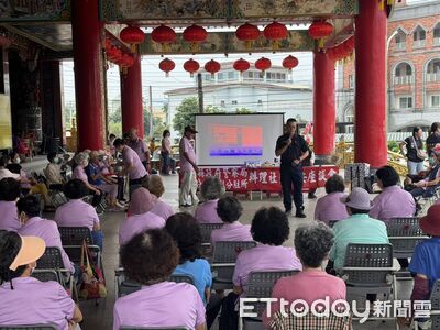 「帳戶涉洗錢」別上當 東港警王爺廟前拆解詐團話術