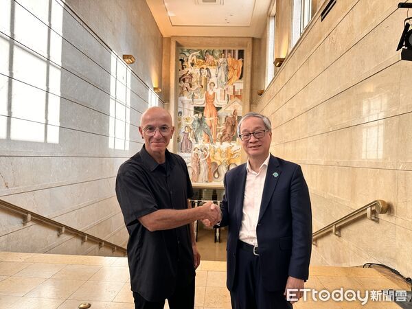 ▲▼文化部長李遠近日訪問法國,拜會位在巴黎鐵塔正對面的「法國國家夏佑劇院」(Théâtre national de la danse Chaillot)。(圖/記者林育綾攝)