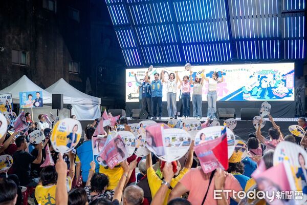 ▲▼藍營新世代女戰神助攻廟口開講，柯志恩喊重振新堀江商圈。（圖／記者賴文萱翻攝）