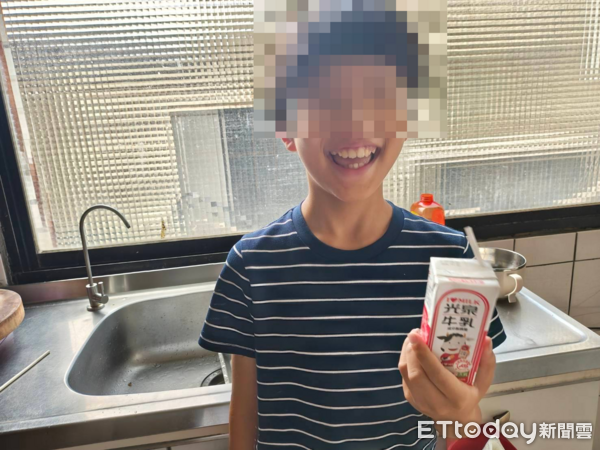 ▲相品建設每月固定捐贈愛心保久乳給家扶兒。（圖／南投家扶中心提供）