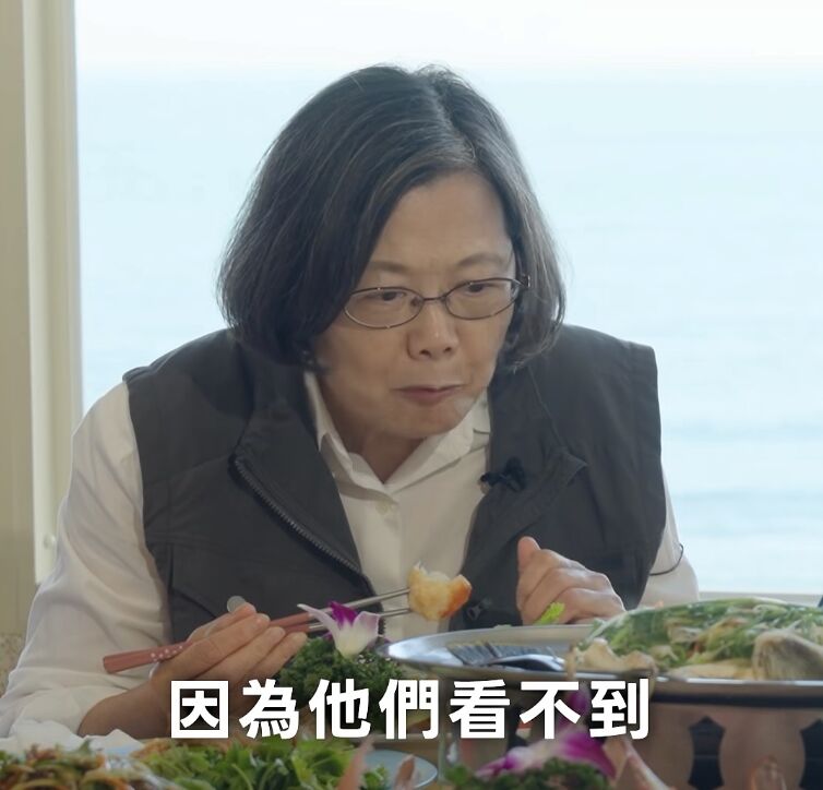 ▲▼賴清德稱讚蘇巧慧的團隊「惡搞雙總統」的創意，沒想到一旁吃了滿嘴花枝丸的蔡英文偷放冷箭。（圖／賴清德臉書）