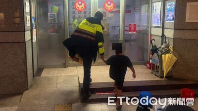 基隆夜市4歲男童走散急壞家人　警暖心照料安撫助母子團聚