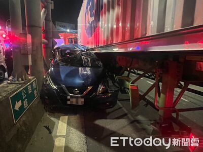 驚險畫面曝!遭右轉貨櫃車擠成「夾心餅」...女駕駛嚇壞腰挫傷