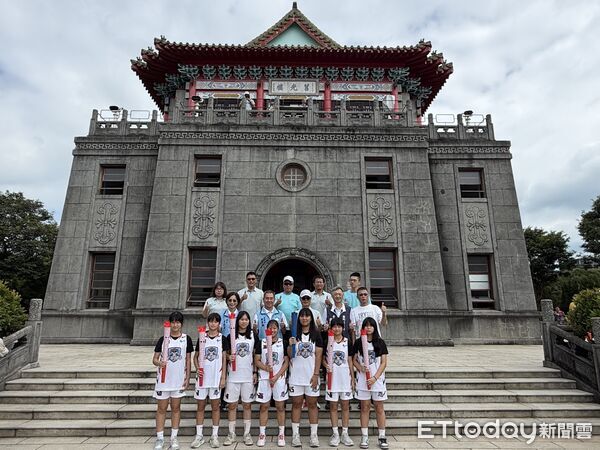 第11屆離島運動會聖火抵金門 莒光樓前傳遞「離島不離心」情誼