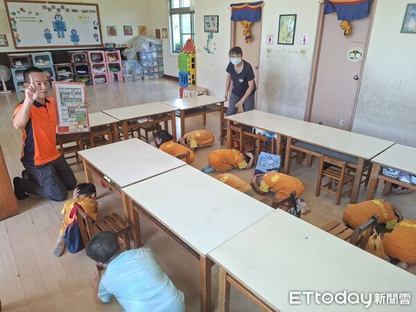 地震來了別慌！台南萌娃練「趴掩穩」 回家還要考爸媽