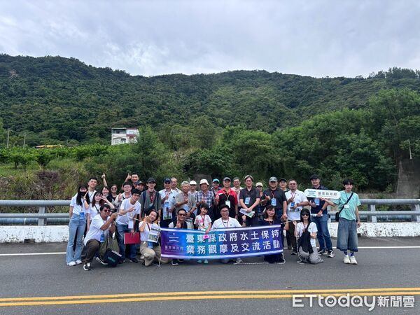 ▲台東縣水土保持技術服務團透過專業技師現地會勘及輔導,協助民眾了解山坡地開發相關規定,降低違規風險。(圖/記者楊晨東翻攝)