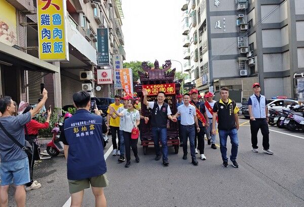 桃園平鎮廣隆宮首辦10里遶境 蘇俊賓祈福傳承在地信仰