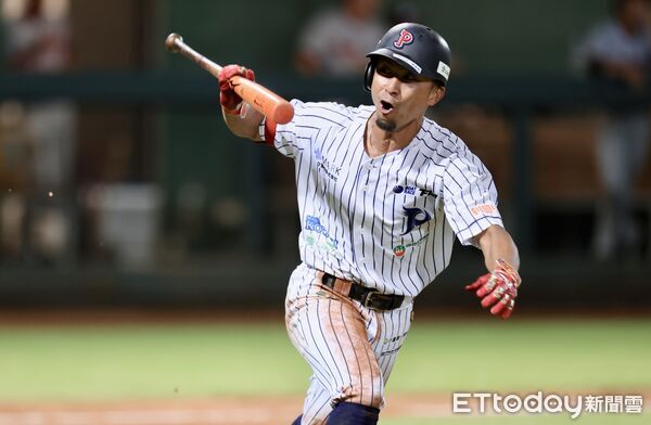 ▲日本九州亞洲聯盟選拔隊在第6局單局灌進5分,終場以9比8逆轉擊敗台電。(記者林東良翻攝,下同)