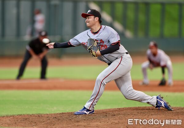▲日本九州亞洲聯盟選拔隊在第6局單局灌進5分,終場以9比8逆轉擊敗台電。(記者林東良翻攝,下同)
