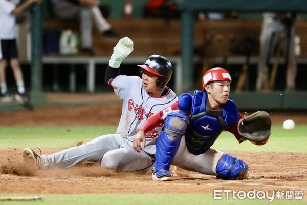 ▲日本九州亞洲聯盟選拔隊在第6局單局灌進5分,終場以9比8逆轉擊敗台電。(記者林東良翻攝,下同)