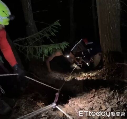 ▲▼台中和平區桃山步道一名58歲女山友下山時不慎滑落約50公尺邊坡受傷。（圖／記者李陳信得翻攝）