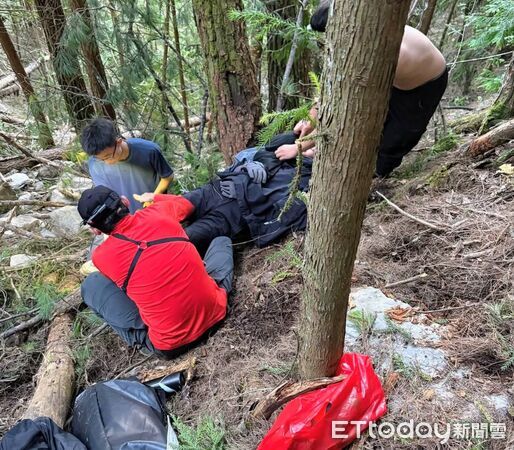 ▲▼台中和平區桃山步道一名58歲女山友下山時不慎滑落約50公尺邊坡受傷。（圖／記者李陳信得翻攝）