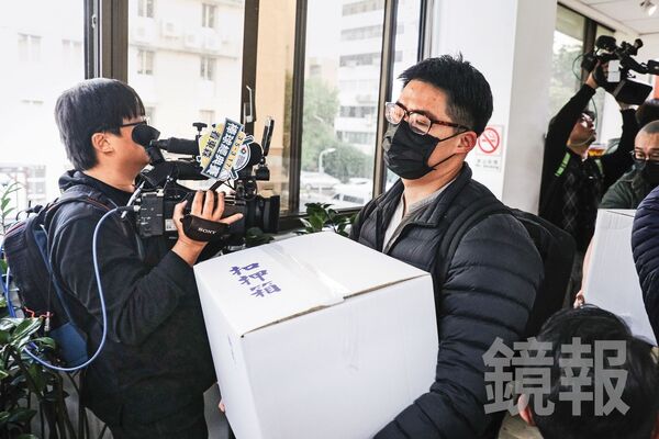 檢調今年初搜索高金素梅辦公室，懷疑她與張俊傑聯手，利用人頭詐領助理費近800萬元。（鏡報鄒保祥）