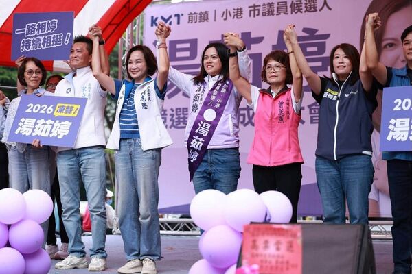 柯志恩、黃昭順、曾麗燕日前為湯茹婷站台造勢。（翻攝自曾麗燕臉書）