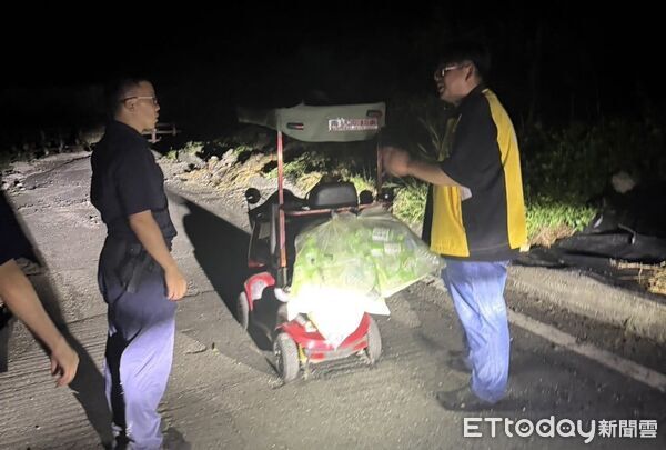 ▲台東警察分局豐里派出所員警接獲長者未返家通報後，攜手里長及熱心里民展開協尋，最終平安找到長者及電動代步車。（圖／記者楊晨東翻攝）