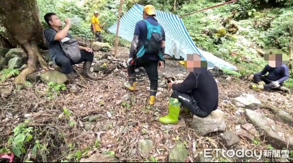 ▲警方於8月21日起協調消防局、林業及保育分署、在地居民及同行友人組成搜救隊伍入山搜尋，至今仍未找到人。（圖／玉里警分局提供）
