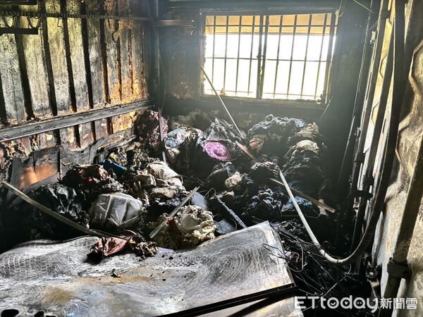 ▲台南市善化區六分里15日清晨發生住宅火警，消防局出動20輛消防車、47名消防人員趕赴搶救。（記者林東良翻攝，下同）