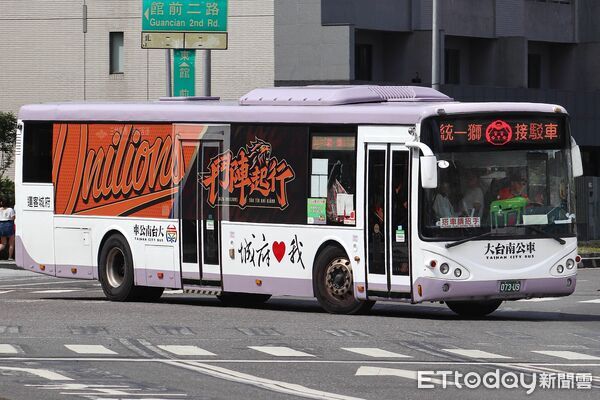 ▲有民眾發現大台南公車內的統一獅裝飾遭撤除，交通局澄清純屬府城客運車輛及司機調度需求。（記者林東良翻攝，下同）