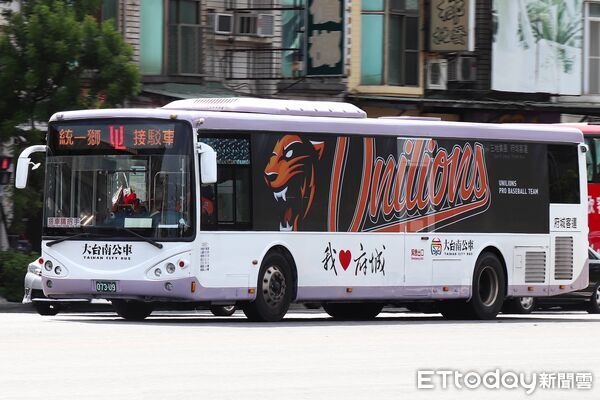 ▲有民眾發現大台南公車內的統一獅裝飾遭撤除，交通局澄清純屬府城客運車輛及司機調度需求。（記者林東良翻攝，下同）
