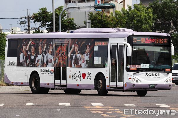 ▲有民眾發現大台南公車內的統一獅裝飾遭撤除，交通局澄清純屬府城客運車輛及司機調度需求。（記者林東良翻攝，下同）