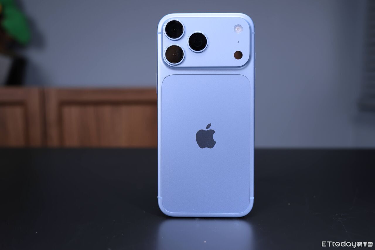 ▲▼     iPhone18,iPhone 18 ProMax, 9/16 20:00解禁，請勿使用or下載重傳    。（圖／記者蘇晟彥攝）