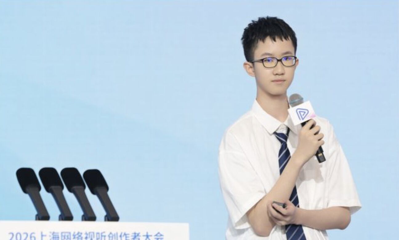▲自認為是「AI原住民」的13歲少年楊曦哲。（圖／翻攝都市快報）