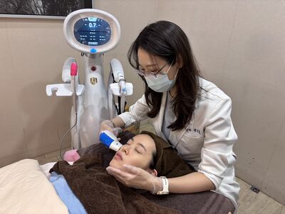 拉提了還是顯老？橋和皮膚專科黃瑋萱醫師揭密：年輕感不只看「臉有沒有鬆」