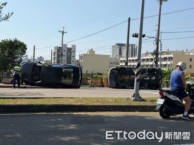 台中沙鹿2車碰撞罕見「同時立筊」　1駕駛受困被救出