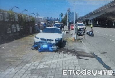 快訊/台中嚴重車禍!69歲男駕BMW撞待轉區 6騎士倒一片急送醫