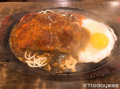 吃完平價牛排竟腹痛!醫曝「重組肉」關鍵:沒全熟恐吞下致病菌