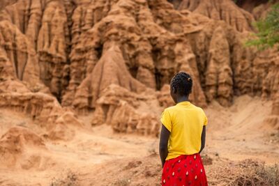 門牙長錯順序，剛出生就被丟棄！衣索比亞女孩死裡逃生：「能活下來，就是祝福」