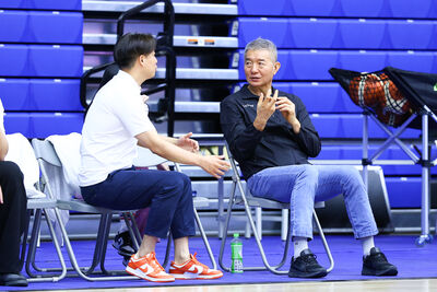挑戰NBA南韓一哥李賢重的爸爸來了 李潤煥率隊抵台參賽