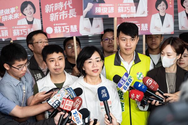投綠？丁瑀替民進黨小雞站台 蘇巧慧：進步的新北是彩色的