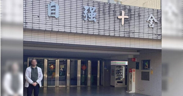 政治大學巴基斯坦男學生涉嫌在自強十舍偷住宿生的玉米棒和茉莉蜜茶。（圖／翻攝當事人臉書）