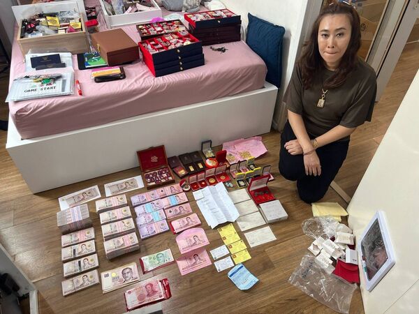 泰國警方持法院核發的逮捕令,直搗愛姐位於巴吞他尼府空鑾縣的豪宅展開攻堅搜查。(翻攝畫面)