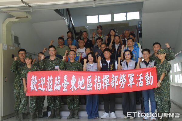 ▲台東縣長饒慶鈴率地方各界代表組成敬軍團,前往駐台東國軍及海巡單位進行秋節慰勞。(圖/記者楊晨東翻攝)