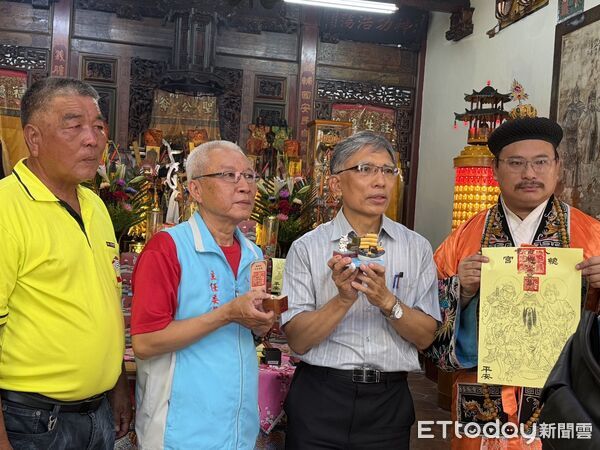 ▲台南八吉境總趕宮舉行倪聖公平安印開印儀式，由道長依循古禮主持科儀，讓失傳多年的船家傳統重新啟用。（記者林東良翻攝，下同）