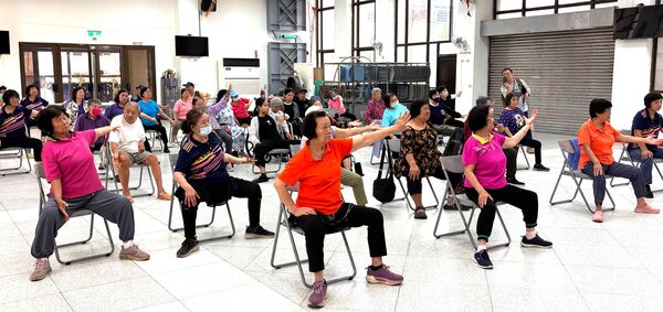 ▲桃園市政府體育局推動「長者圓夢計畫」，透過專業師資指導銀髮族運動訓練。（圖／市府體育局提供）