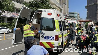 快訊/台中國光客運撞輾新加坡婦!卡車底被救出無呼吸心跳