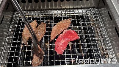 中秋烤肉別只怕烤焦!很多人「同一支夾子」用到底 恐把細菌夾回熟肉
